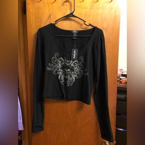 🆕NWT Black Skull💀Crop Top Long Sleeve Top🆕